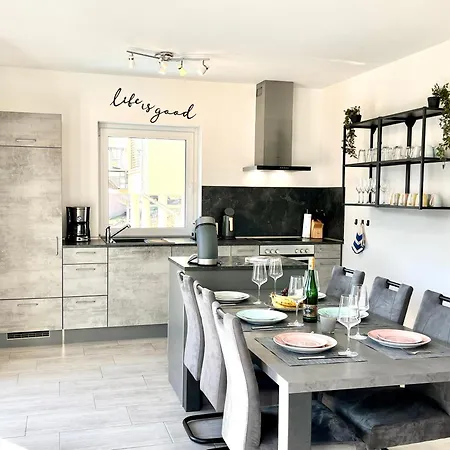 Moseltraum, Bis Zu 6 Pers, Mit 3 Schlafzimmer Und Panoramabalkon Appartement *