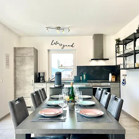 Moseltraum, Bis Zu 6 Pers, Mit 3 Schlafzimmer Und Panoramabalkon Appartement *